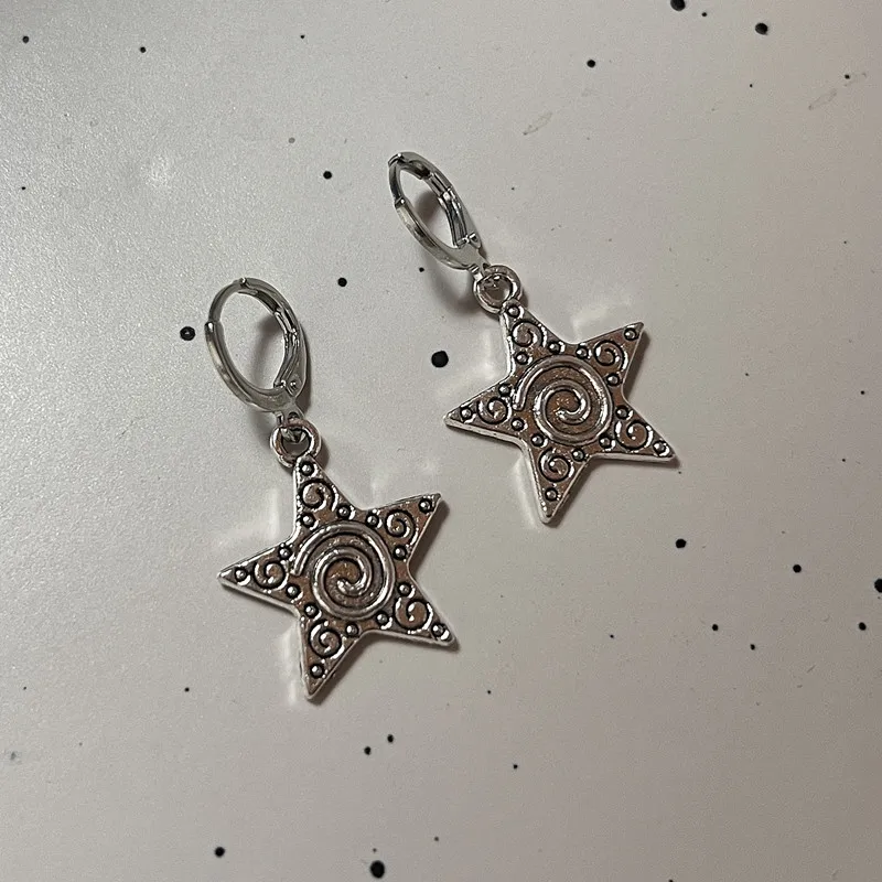 Men'S Accessories In The 90S - Anting-anting liontin bintang Spiral warna perak