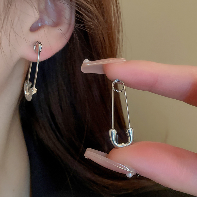 Anting Tusuk Logam Perak Gaya  - Men'S Accessories In The 90S ulasan dan harga