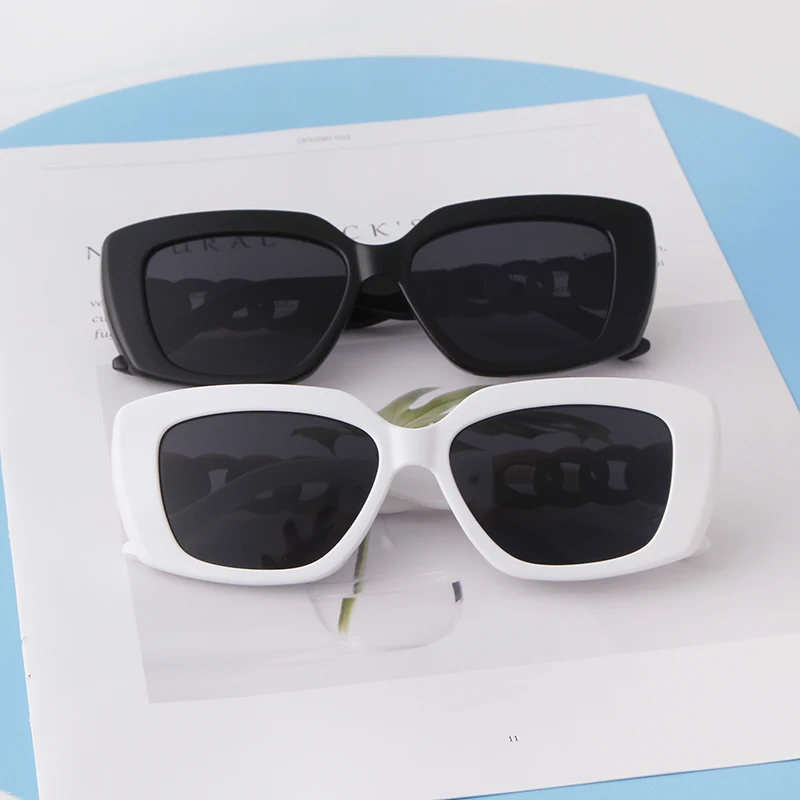 Kacamata Hitam Persegi Berongg - Men'S Accessories In The 90S ulasan dan harga
